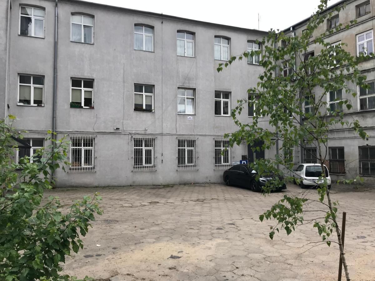 Studio Red And White Apartment Lodz  Exterior photo